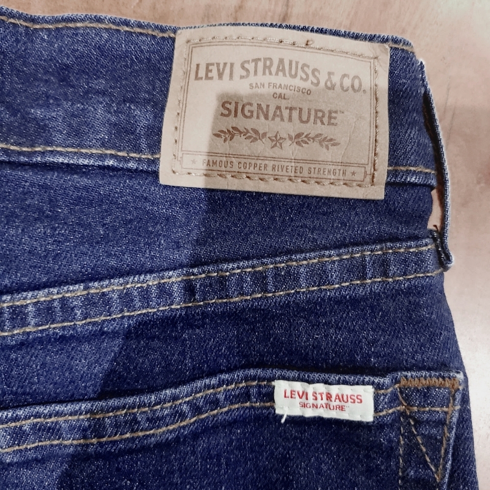 LEVIS Signature Heritage High Rise Original Slim (Straight) - Picture 2 of 9
